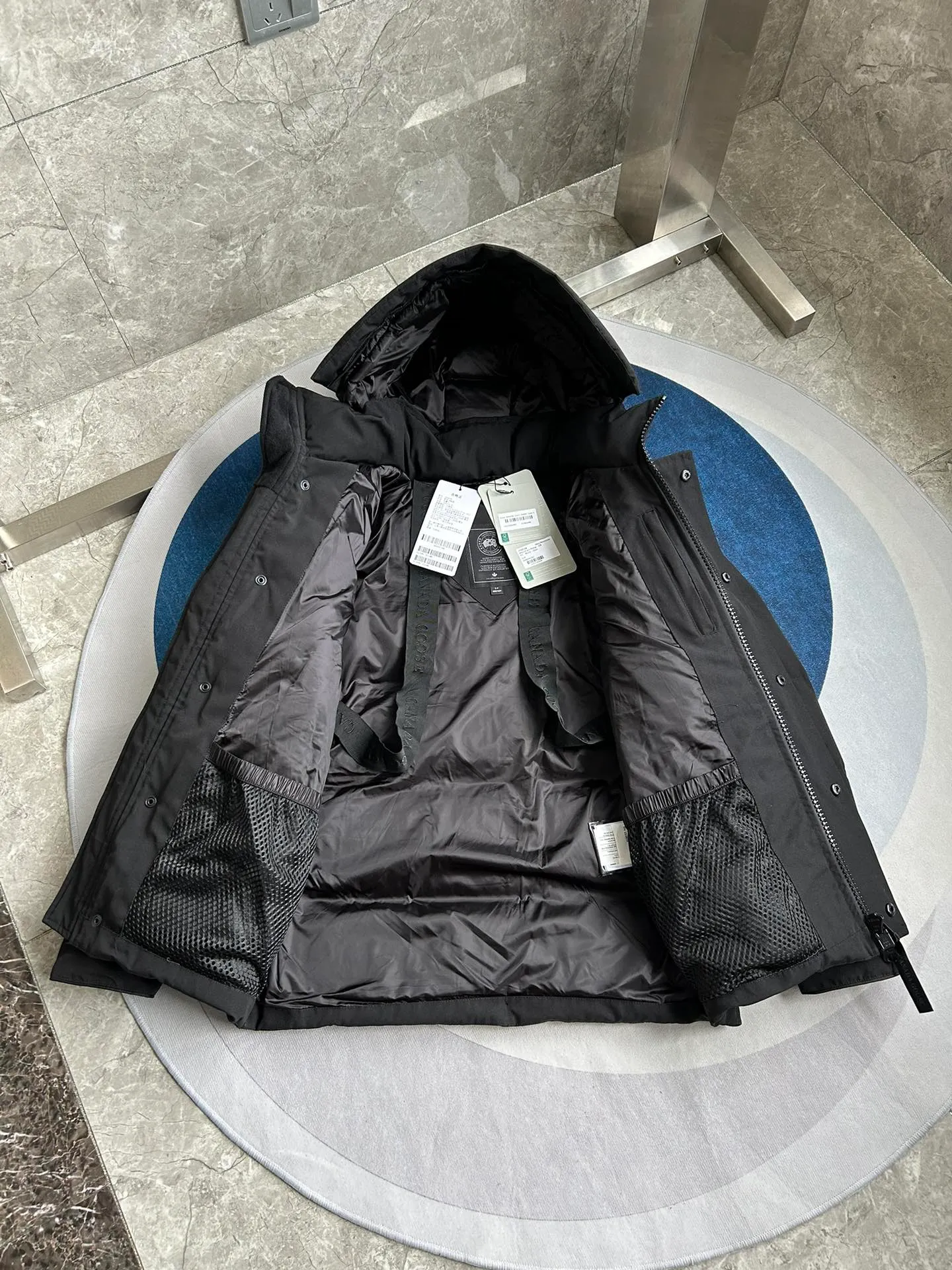 P780 E2048MB Wyndham classic upgraded model, men's black with black label. Size: XS S M L XL XXL.